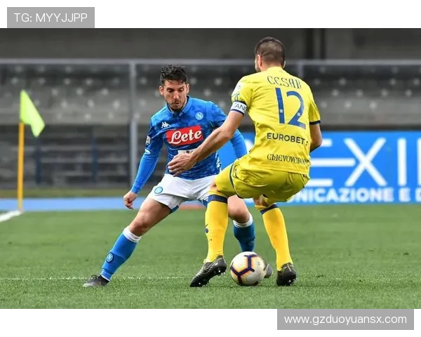 那不勒斯半场1-0领先莱切 拉斯帕多里任意球破门卢卡库进球被吹